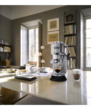 DELONGHI Dedica Style ECKG 6821.M Barista Bundle Espressomaschine Silber