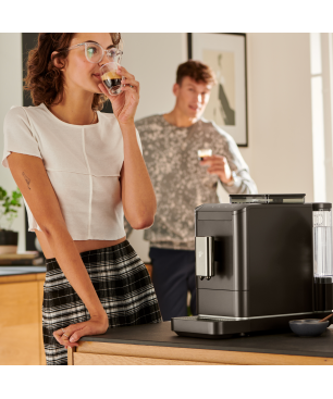 TCHIBO Esperto2 Caffè 2.0 für Caffè Crema und Espresso Kaffeevollautomat Dark Chrome